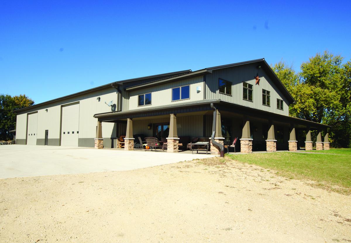 Family & Friends Exterior_2144